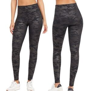 SPANX Faux Leather Camo Leggings size Small in Black/Grey